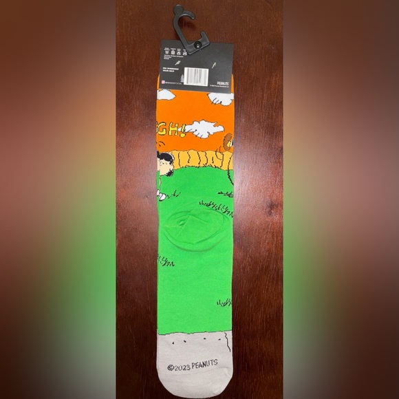 PEANUTS ODD SOX NOVELTY CREW SOCKS NWT MEN’S SHOE SIZE 8-12 - Picture 2 of 2